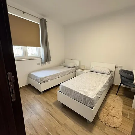 Apartament - Modern 3 Bedroom - Side Seaview