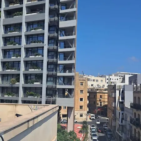 - Modern 3 Bedroom - Side Seaview