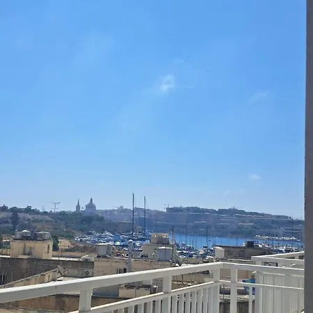 Apartament - Modern 3 Bedroom - Side Seaview *